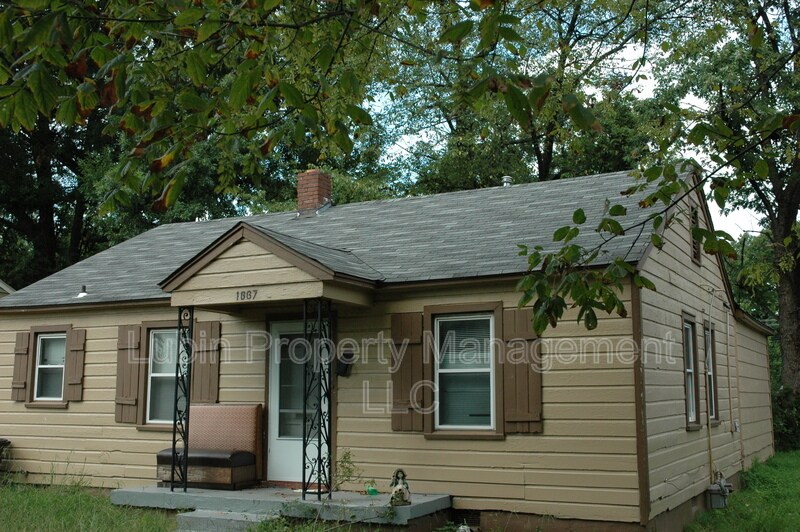 Building Photo - 1667 Dunmoor St