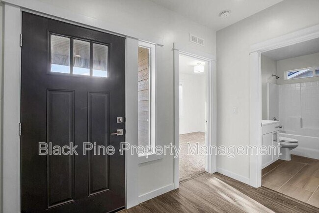 Foto del edificio - 7536 W Havana Dr