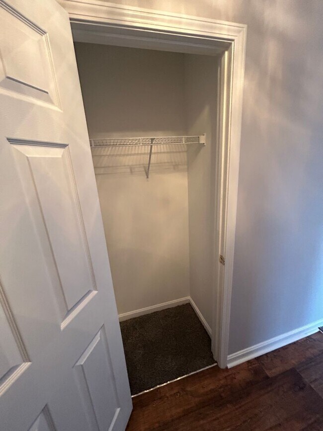 Building Photo - 2 BR Condo in Warren Twp