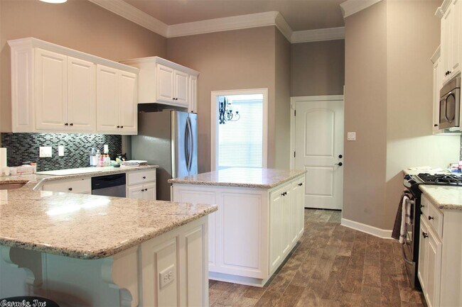 Building Photo - 2205 Bent Tree Dr