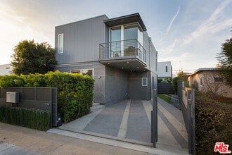 Building Photo - 709 Flower Ave
