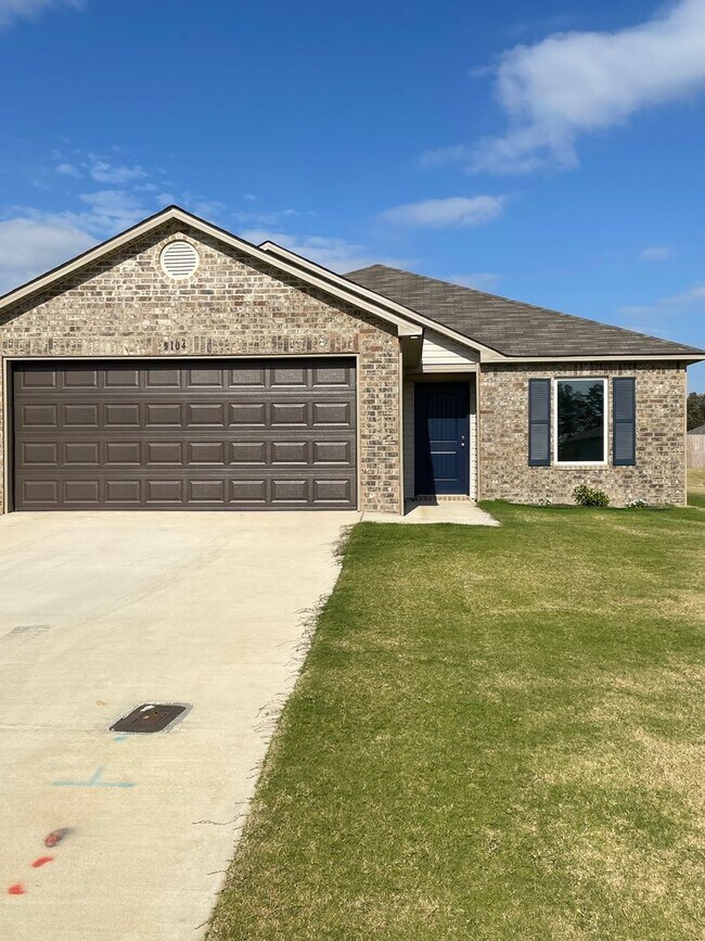 Building Photo - 3 Bedroom, 2 Bathroom Home