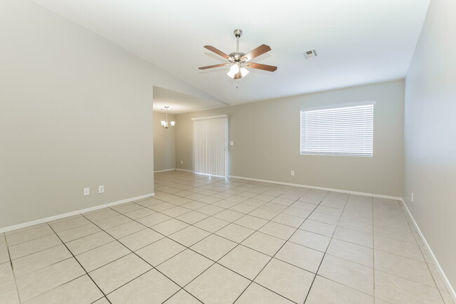 Building Photo - 3009 Honeysuckle Ave