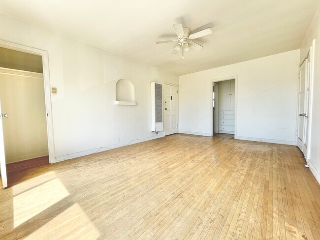 Building Photo - 1912 Cimarron St