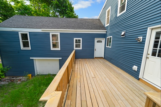 Building Photo - 156 Essex St