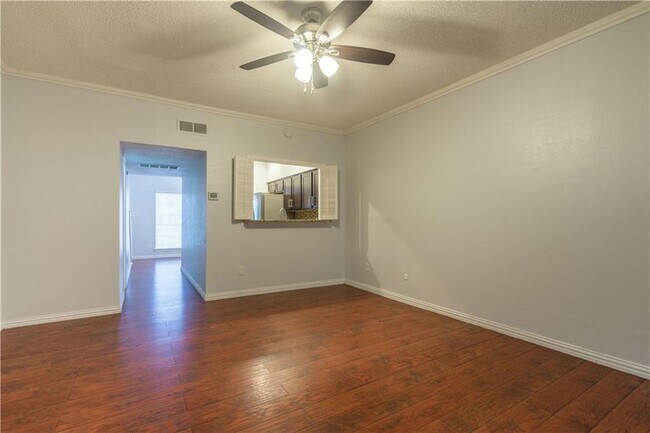 Foto del edificio - 12921 Abrams Rd