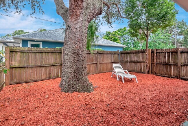 Building Photo - Remodeled Downtown Safety Harbor - 2 Bedro...