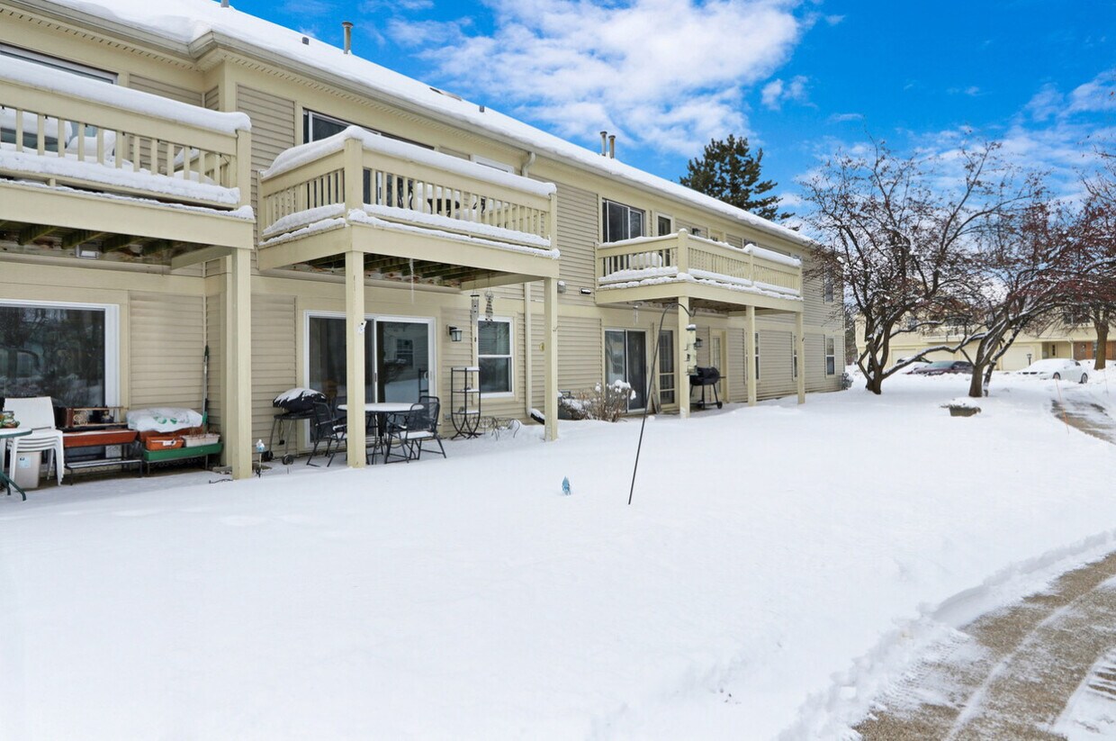 1257 Ballantrae Pl Unit D, Mundelein, IL 60060 Condo for Rent in