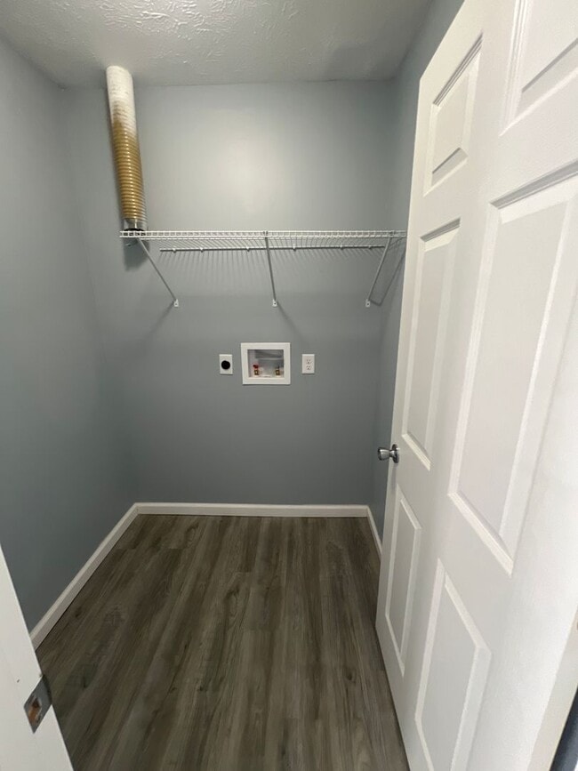 Foto del edificio - 104-106 W Petersburg St