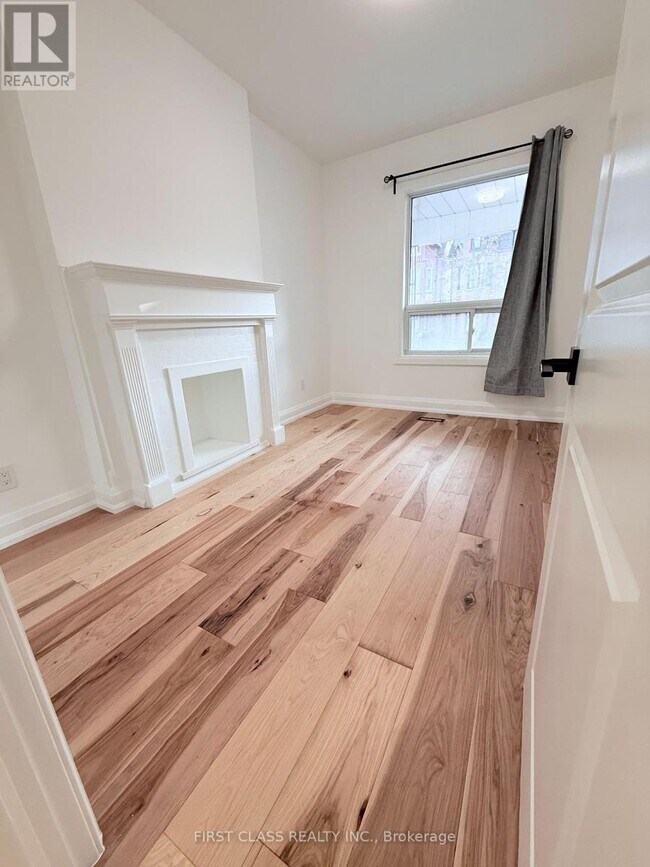 Photo du bâtiment - 144 Denison Ave