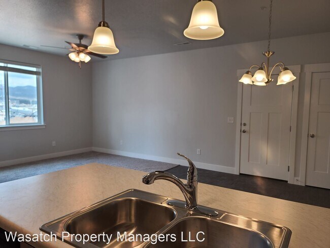 Foto del edificio - 3 br, 2 bath House - 1937 N. 3330 W. #D202