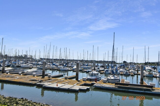 Building Photo - Beautiful and Quiet Gated Community steps from the Marina!