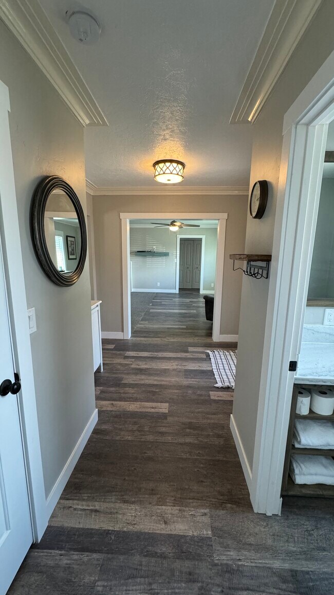 Foto del edificio - 707 Saturn Ave