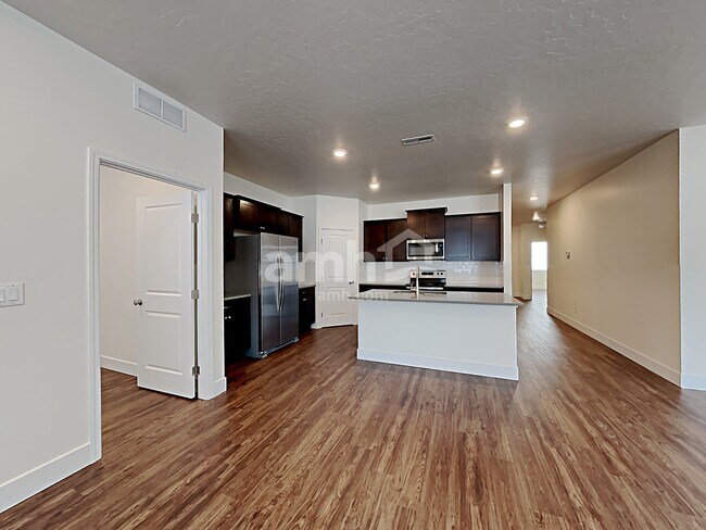 Foto del edificio - 5052 W Bellevue Street