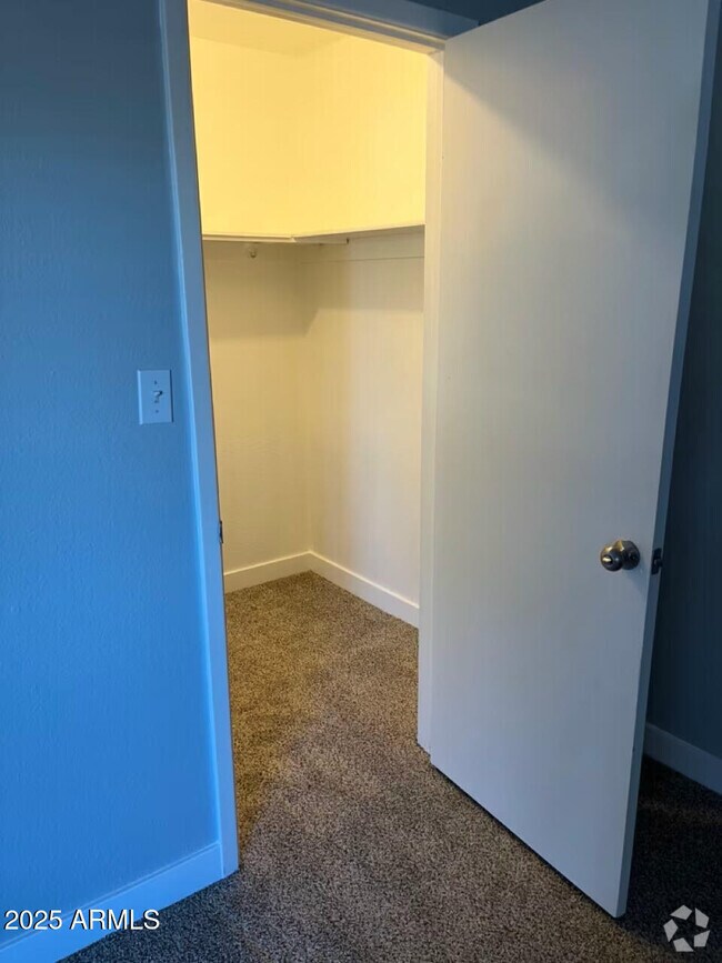 Building Photo - 3131 W Cochise Dr