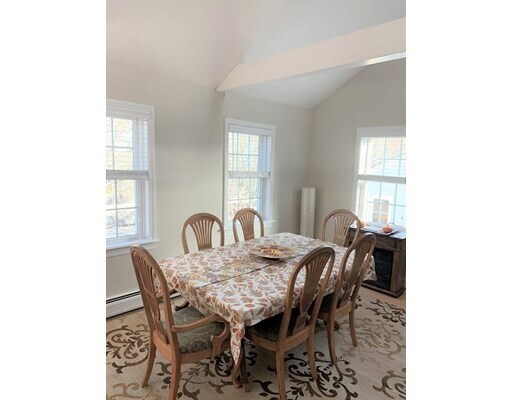 Building Photo - 6 Temple St