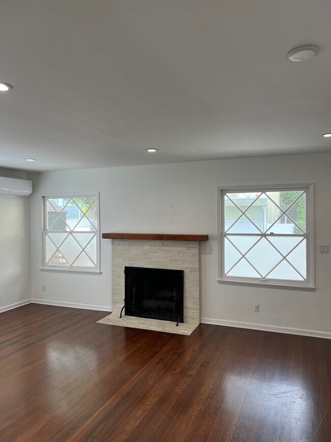 Fireplace - 1606 Westerly Ter
