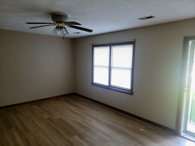 Building Photo - Beautiful 3 Bedroom, 2 Bathroom Home for R...