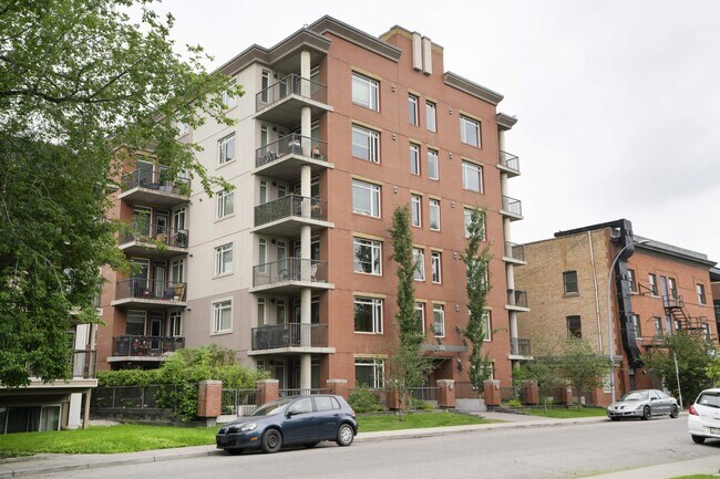 Photo du bâtiment - 333-122 22 Ave SW