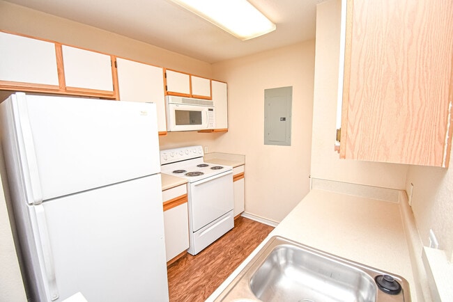 Building Photo - Parkstone Crossroads