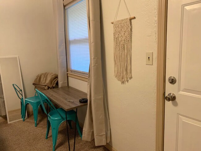 Foto del edificio - 2021 S Harris Ave