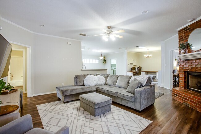 Building Photo - Beautiful 3/2 in Whisperwood