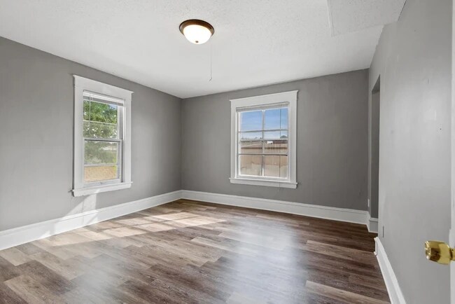 Foto del edificio - 1322 Central Ave NE