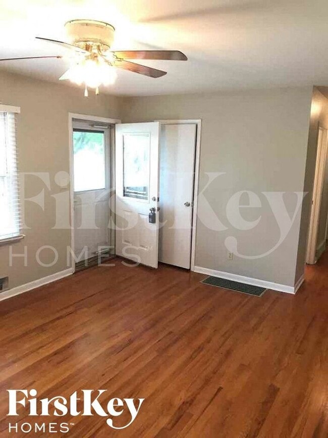 Building Photo - 7106 N Troost Ave