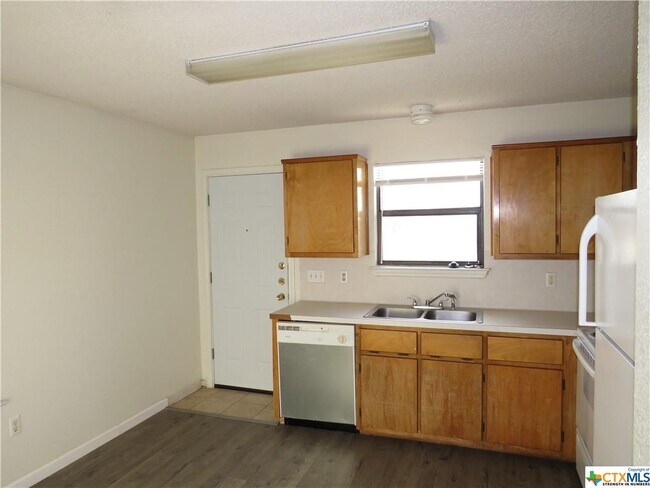 Building Photo - 142 Wolfe Rd