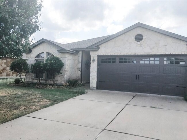 Building Photo - 914 Washburn Dr