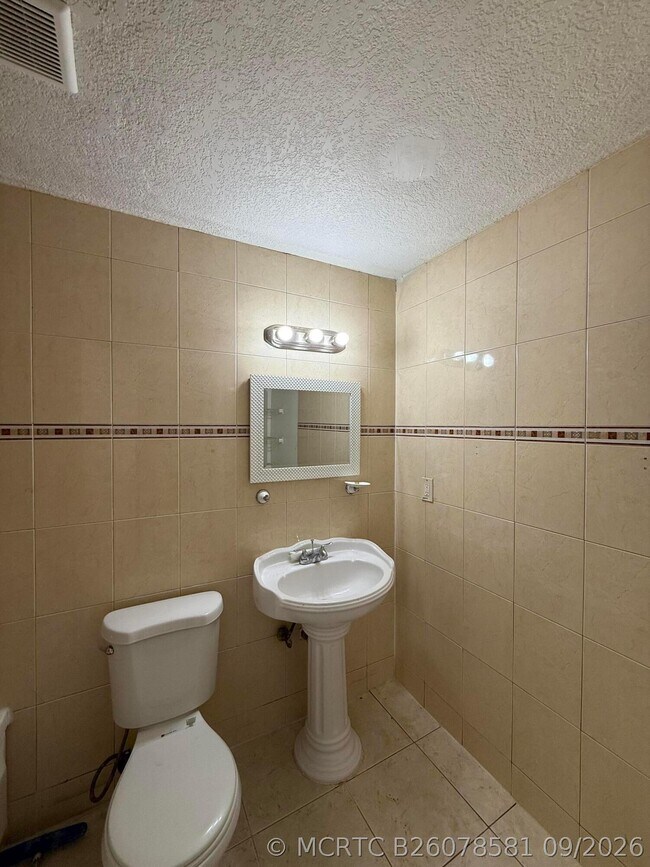 Foto del edificio - 5905 NW 23rd St