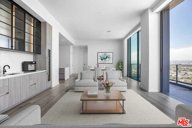 Building Photo - 3311 La Cienega Blvd