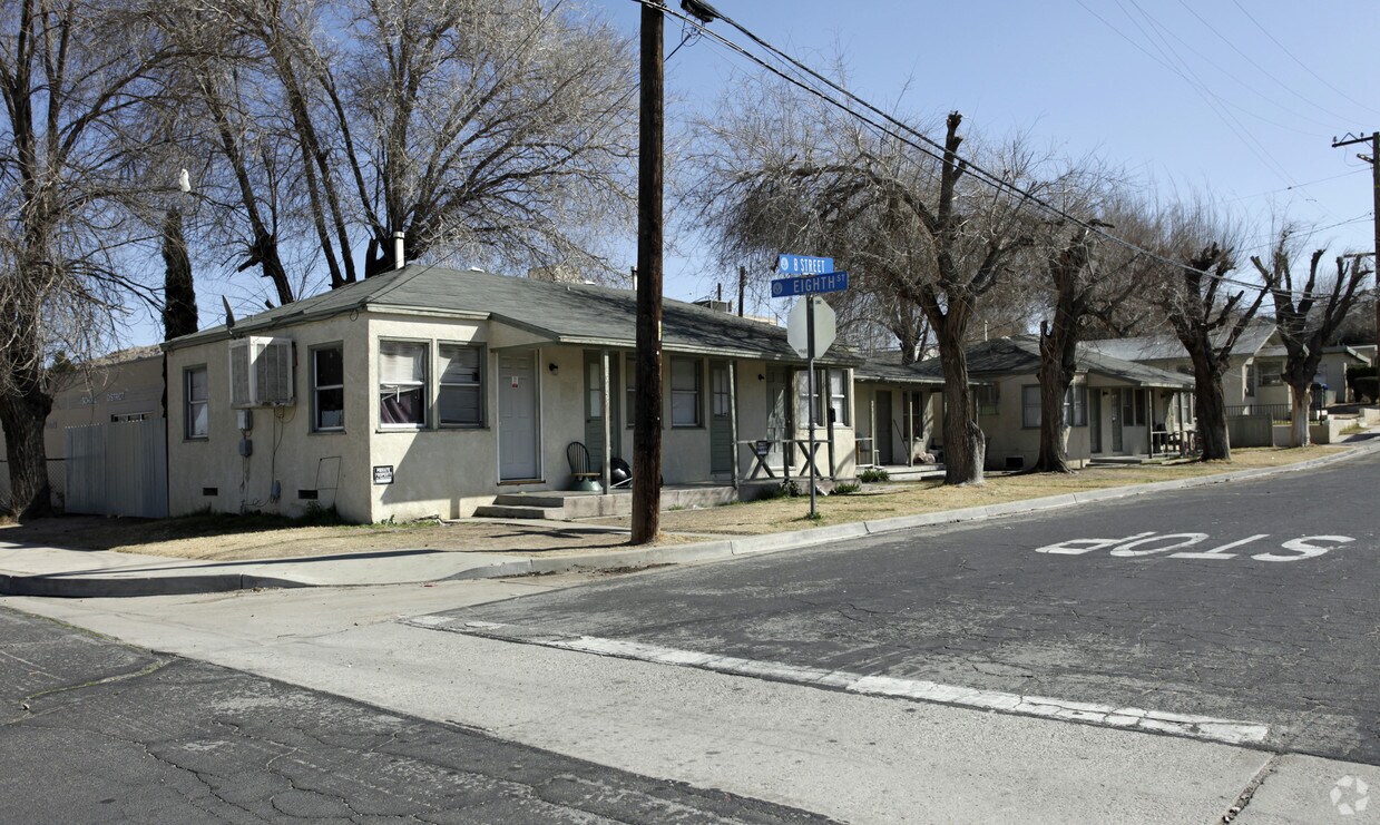 Primary Photo - 16956-16968 B St