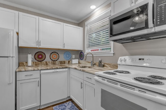 Photo - 230 Bermuda Dr House