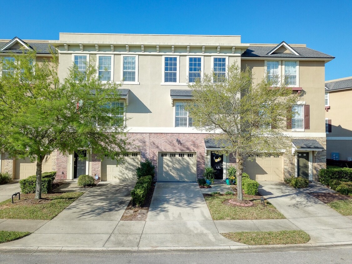 4454 Capital Dome Dr, Jacksonville, FL 32246 House Rental in