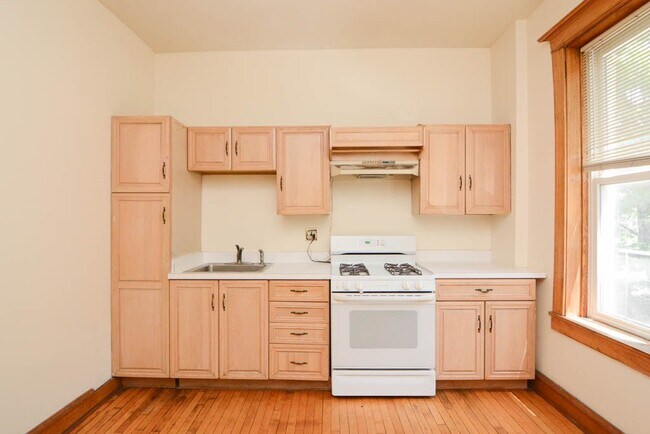 Foto del edificio - 852 N Leavitt