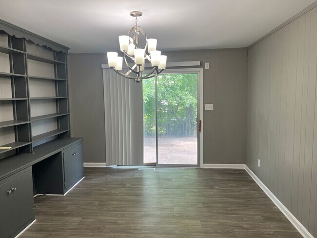 Building Photo - Three Bedroom in Hopkinsville, KY