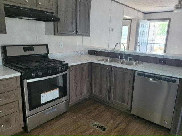 Building Photo - 215 Cardinal Ln