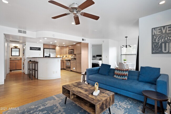 Foto del edificio - 4850 E Desert Cove Ave