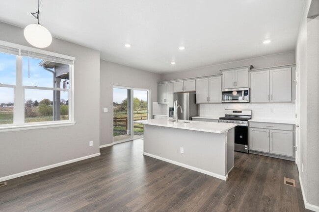 Building Photo - LOOK AND LEASE: MAY RENT FREE Spacious 4BD...