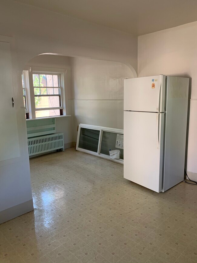 Foto del edificio - 476 E 3rd Ave