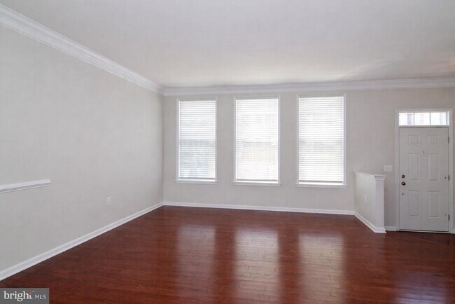 Building Photo - 43275 Mitcham Square