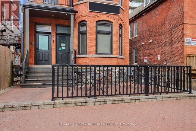 Building Photo - 2-381 COOPER St
