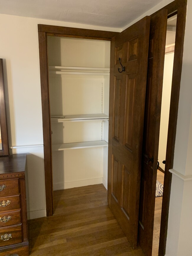 Building Photo - 4 Bound Brook Ln