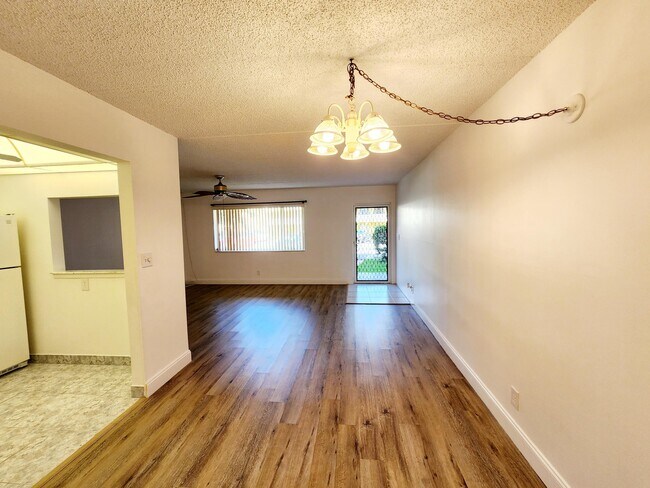 Foto del edificio - 700 Village Green Ct