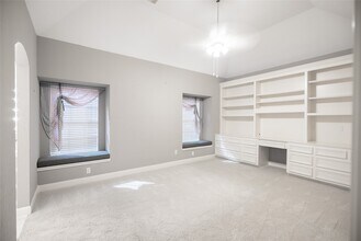 Building Photo - 26910 Willow Ln