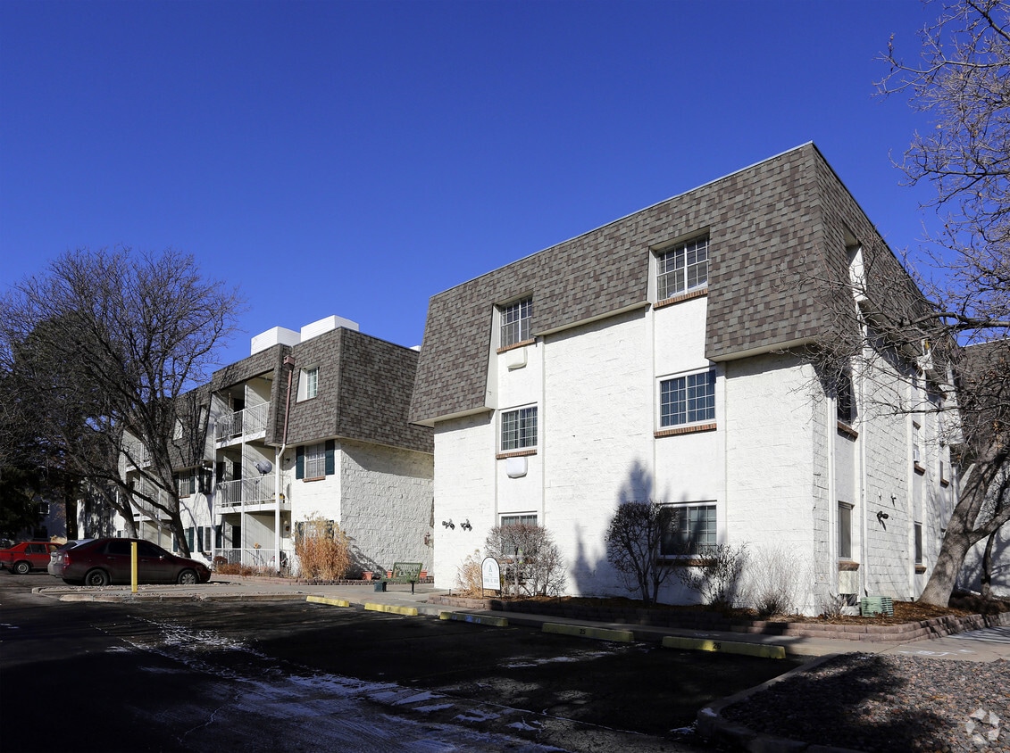 Jasmine Condominiums Apartments in Denver, CO