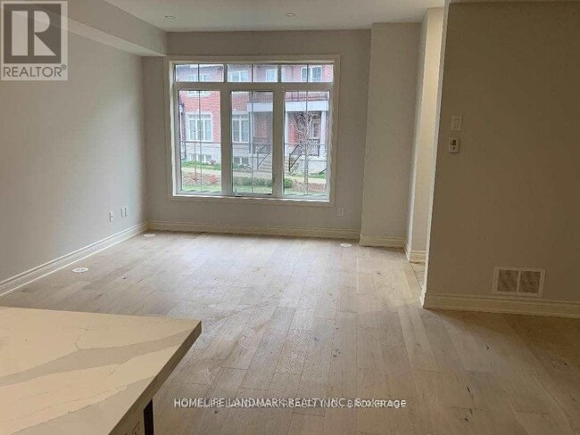 Building Photo - 8 Eaton Park Ln