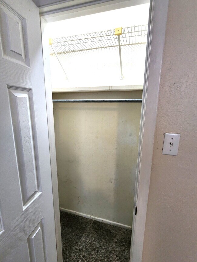 Building Photo - Updated 3/2/1 duplex in Northwest Lubbock.