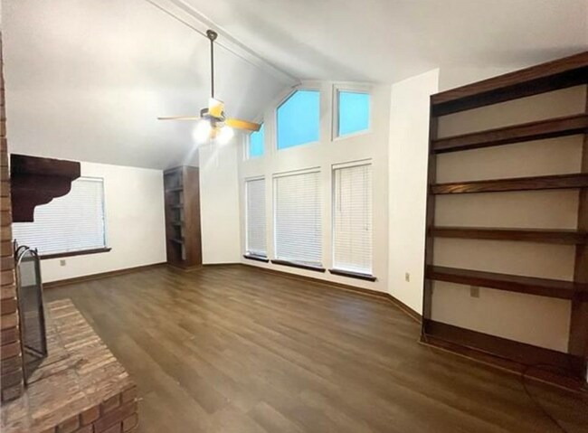 Building Photo - 215 Dunleith Dr
